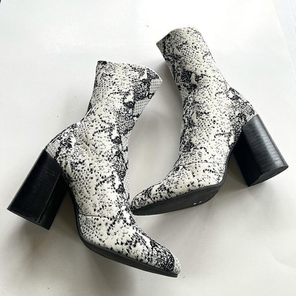 Steve Madden Trent Knit Ankle Bootie Shoes Snake‎ Print Textile, Womens Size 7.5 - Picture 2 of 7